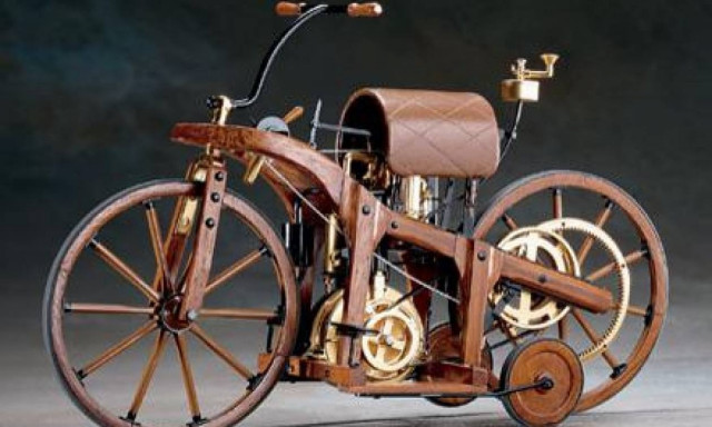 Σαν σήμερα το 1885 κατασκευάστηκε η πρώτη μοτοσυκλέτα