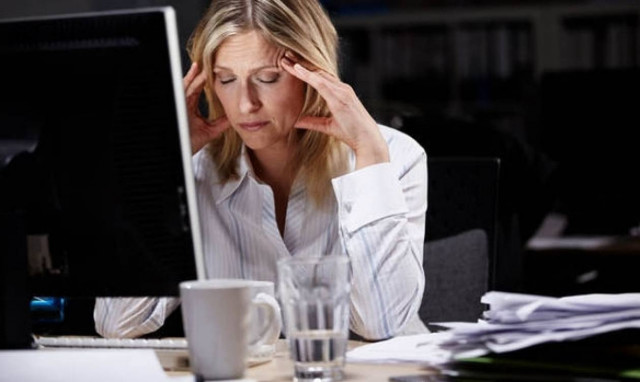 Γιατί πάμε, αν και άρρωστοι, στη δουλειά; Μαντέψτε...