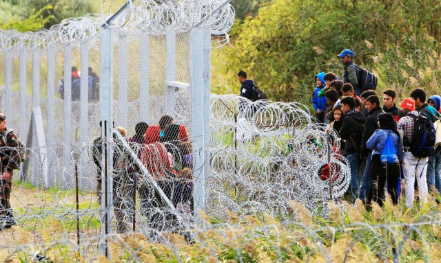 Η Σλοβενία υψώνει… εμπόδια για τους πρόσφυγες στα σύνορα