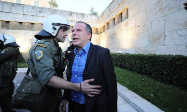 Κουμουτσάκος στο Τwitter: Καλημέρα κ. Τόσκα, φαντάζομαι ότι σήμερα θα απεργείτε