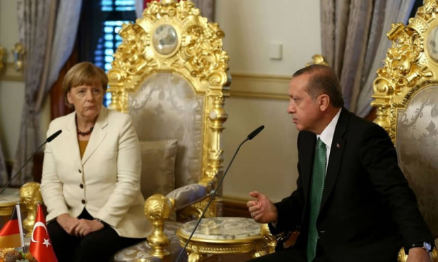 Ο Ερντογάν κυρίαρχος του παιχνιδιού στο μεταναστευτικό