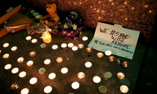 Παρίσι: Σκοτείνιασε η Πόλη του Φωτός...