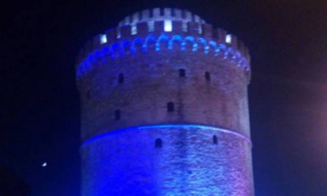 Στα χρώματα της γαλλικής σημαίας φωταγωγήθηκε ο Λευκός Πύργος (pics)