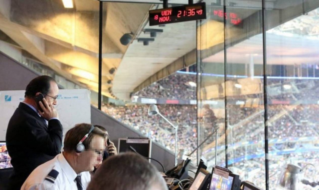 Επίθεση Παρίσι: Η στιγμή που ο Ολάντ μαθαίνει για τις επιθέσεις στην γαλλική πρωτεύουσα