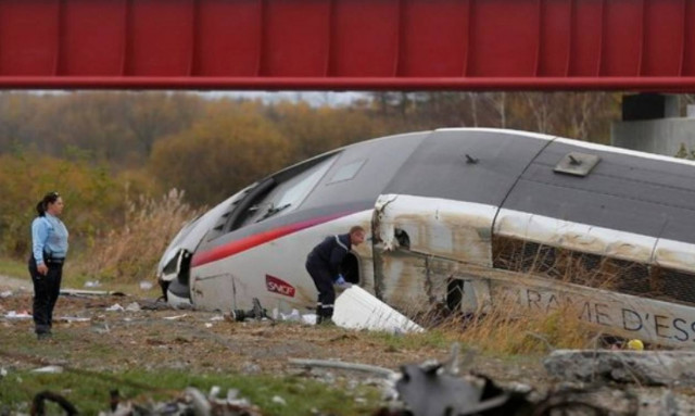 Νέα τραγωδία στη Γαλλία: Δέκα νεκροί σε εκτροχιασμό τραίνου (video)
