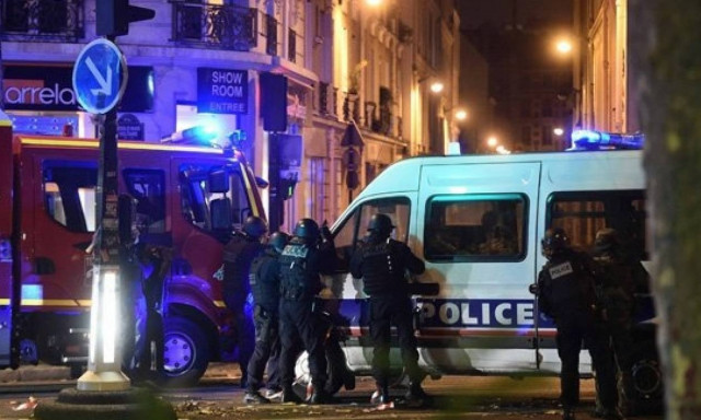 Ένταση στην πλατεία Δημοκρατίας στο Παρίσι (vid)