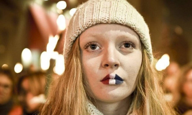 Η Ευρώπη θρηνεί τα θύματα των επιθέσεων-20.000 άτομα στους δρόμους της Κοπεγχάγης (pics)