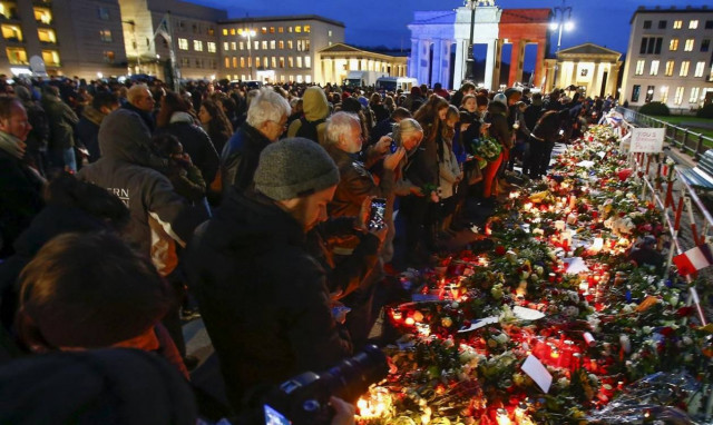 Επίθεση Παρίσι: Πολλές συλλήψεις σε προάστιο των Βρυξελλών