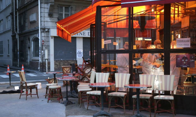 Συγκλονιστικά στιγμιότυπα - Το Παρίσι μετά τις τρομοκρατικές επιθέσεις (photos)