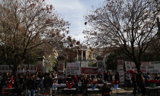 Με αίθριο καιρό η 42η επέτειος του Πολυτεχνείου (pics)