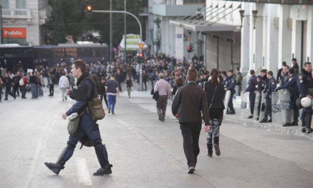 Πολυτεχνείο: Στην Αμερικάνικη πρεσβεία το μπλοκ των αντιεξουσιαστών