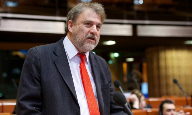 Αεροδρόμια και τουρισμός χαρίζονται στους Γερμανούς