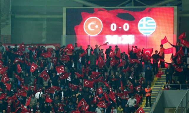 Σάλος: Οι Τούρκοι δεν κράτησαν ούτε ενός λεπτού σιγή στη μνήμη των θυμάτων του Παρισιού (vids)