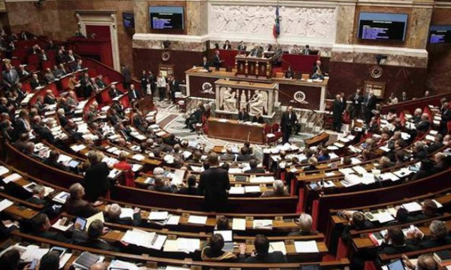 Παρατείνεται κατά τρεις μήνες η κατάσταση εκτάκτου ανάγκης στη Γαλλία