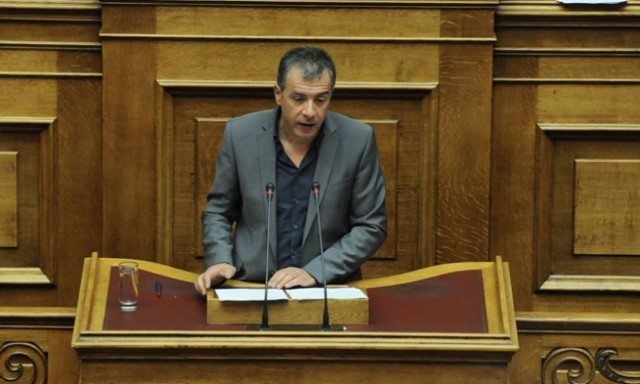 Θεοδωράκης: Οι ηγέτες του ΣΥΡΙΖΑ και των ΑΝΕΛ πρέπει να νιώθουν ντροπή