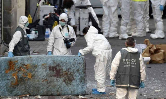 Συγκλονίζουν οι φωτογραφίες από τη μάχη αστυνομικών-τρομοκρατών στο διαμέρισμα του Σεν Ντενί