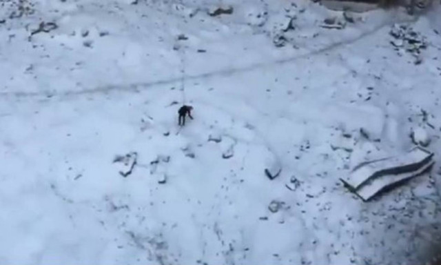 Βίντεο – σοκ: Ρωσίδα αναπηδά στο έδαφος μετά από αποτυχημένο μπάντζι τζάμπινγκ