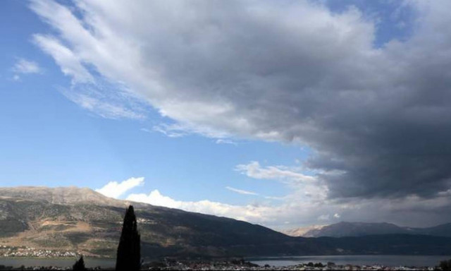 Με συννεφιά και καταιγίδες στη... μισή χώρα ο καιρός της Τρίτης (pics)