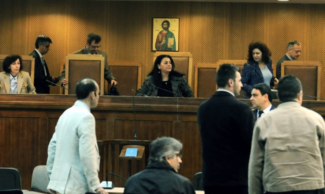 Διακοπή στη δίκη της Χ.Α. καθώς δεν μπόρεσε να συνεχίσει η μάρτυρας κατηγορίας