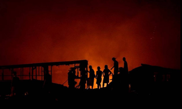 Πύρινη κόλαση στις Φιλιππίνες – Χιλιάδες οικογένειες έχασαν τα σπίτια τους (photos&video)