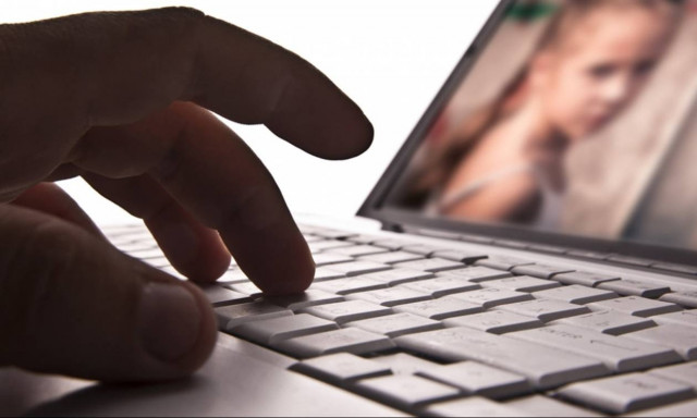 Σάτυρος έπειθε ανήλικα κορίτσια να του στέλνουν πορνογραφικό υλικό μέσω διαδικτύου