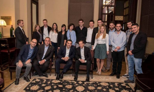 Η selfie του Τσίπρα με τη νεολαία στο Ισραήλ (photos)