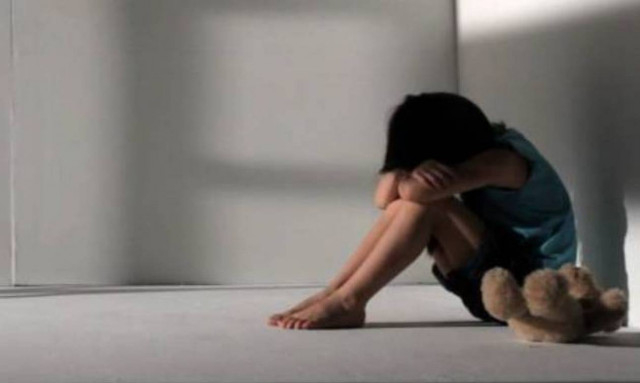 Σοκ: Ζευγάρι στη Θεσσαλονίκη εξέδιδε την ανήλικη κόρη τους