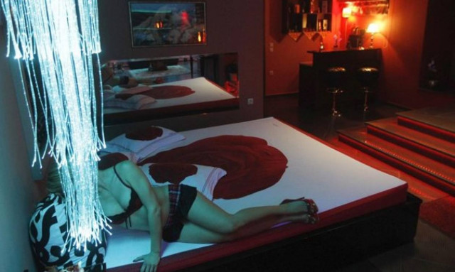 Έρευνα σοκ: Ελληνίδες φοιτήτριες πουλούν το κορμί τους για μία τυρόπιτα