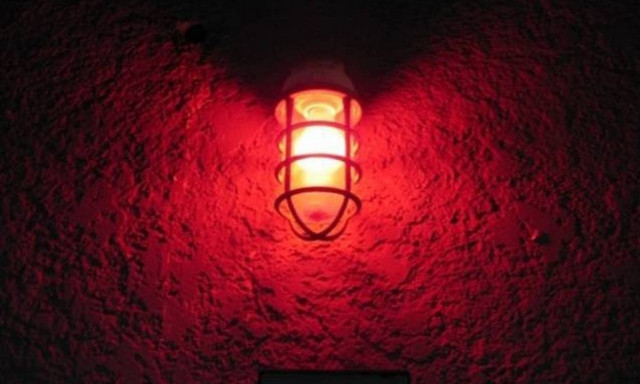 Σάλος με ροζ σκάνδαλο: Την εκδικήθηκε στέλνοντας σε συγγενείς της αισθησιακές φωτογραφίες της