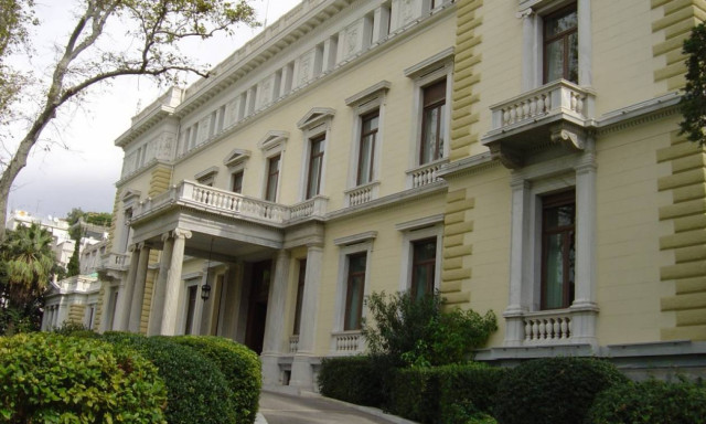 LIVE: Οι αφίξεις των πολιτικών αρχηγών