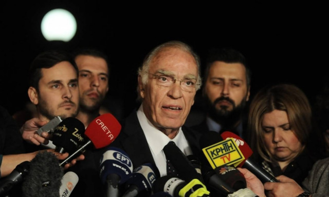 Συμβούλιο Πολιτικών Αρχηγών - Λάβρος ο Λεβέντης εναντίον Τσίπρα