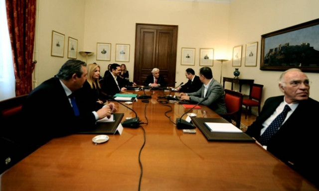 Συμβούλιο Πολιτικών Αρχηγών: Άγριο επεισόδιο με Τσίπρα