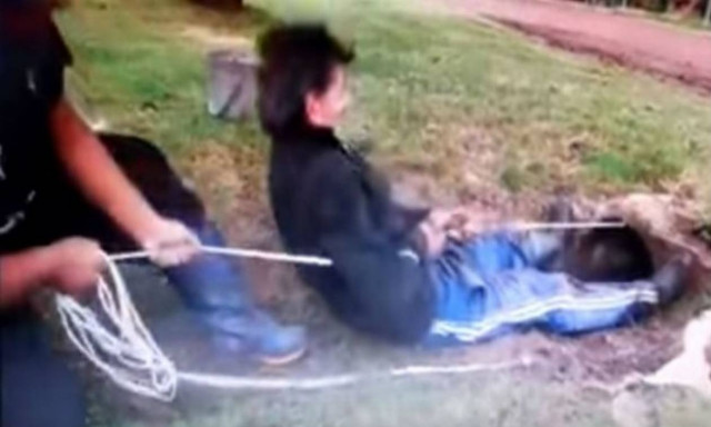 Το βίντεο που θα σας κάνει να δακρύσετε – Δείτε τι έβγαλαν μέσα από την τρύπα