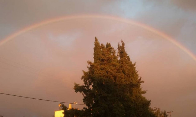 Εντυπωσιακό θέαμα στην Ξάνθη: Ουράνιο τόξο «σκέπασε» την πόλη μετά την κακοκαιρία (photos)