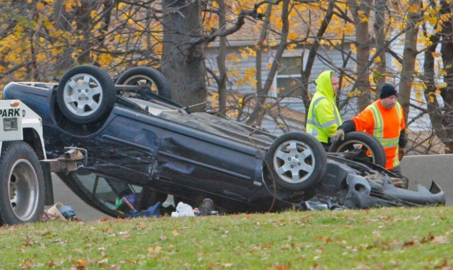 Βγήκε ζωντανή από ντελαπαρισμένο αμάξι για να τη σκοτώσει διερχόμενο όχημα