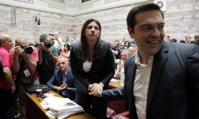 Ανελέητο... σφυροκόπημα της Ζωής στον Τσίπρα