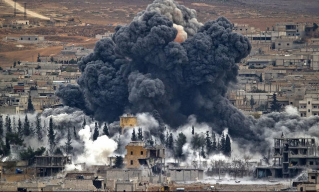 Οι ΗΠΑ εντείνουν τους βομβαρδισμούς στα διυλιστήρια που ελέγχει το IK