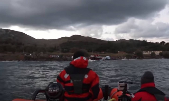 Λέσβος: Συνεργασία της Greenpeace και των «Γιατρών Χωρίς Σύνορα» με τις λιμενικές αρχές (vid)