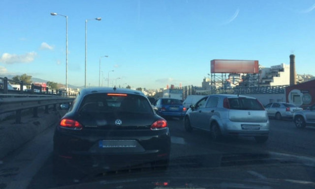 Κυκλοφοριακό έμφραγμα στους δρόμους το πρωί της Πέμπτης
