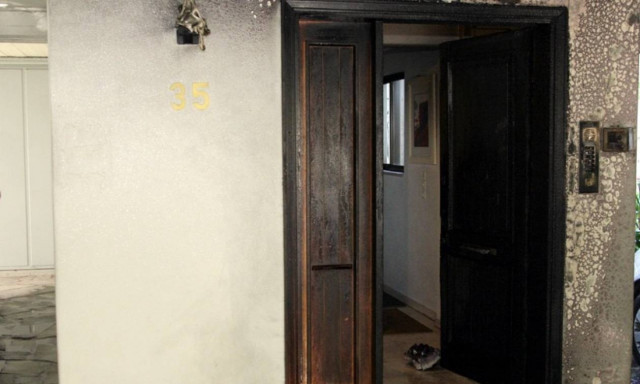 Εικόνες από την εμπρηστική επίθεση στο σπίτι του Κώστα Λαλιώτη