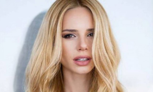 Η Έβελυν Καζαντζόγλου έκανε το χτένισμα που θέλουμε να κάνουμε όλες σε αυτές τις γιορτές!