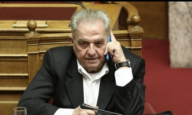 Απείλησε με μηνύσεις μέσα στη Βουλή ο Αλέκος Φλαμπουράρης (vid)