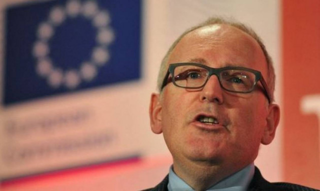 Τίμερμανς: Ισχυρότερη βγαίνει η Ε.Ε από την πρόκληση του προσφυγικού