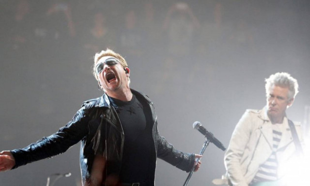 Eagles of Death και U2 μαζί στο πληγωμένο Παρίσι (photos + video)