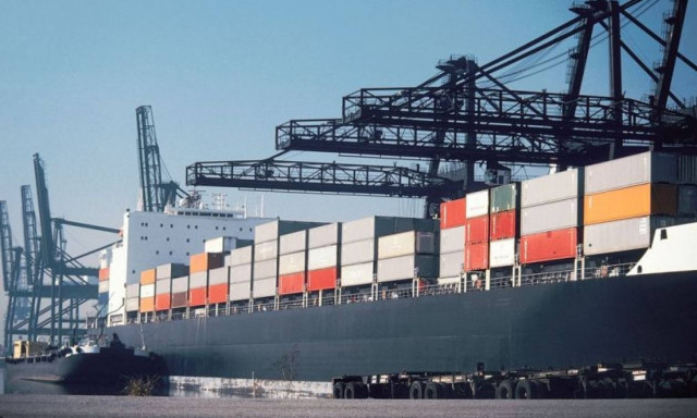 Κλονίζεται η ελληνική παραγωγή από την κατακόρυφη μείωση των εξαγωγών