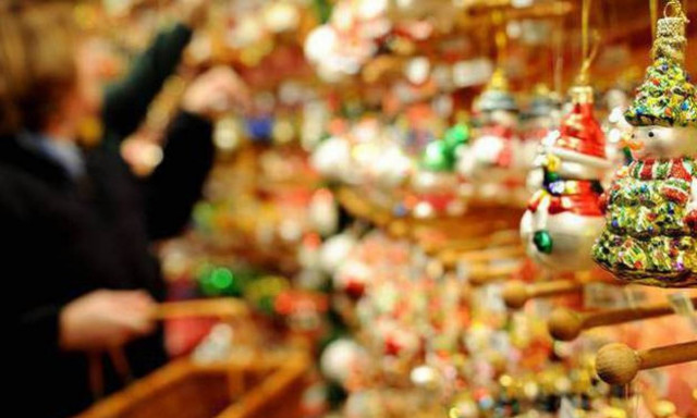 Εορταστικό ωράριο καταστημάτων: Πότε ξεκινάει - Ποιες Κυριακές θα είναι ανοιχτά τα μαγαζιά