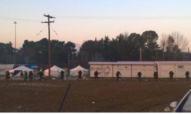 Ειδομένη: Έφτασαν τα πρώτα λεωφορεία με μετανάστες στην Αθήνα