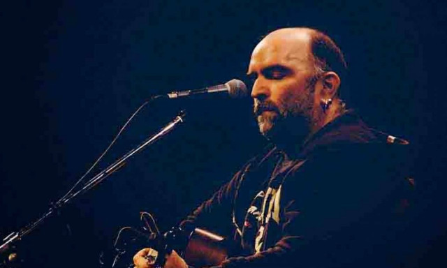 «Στην υγειά μας ρε παιδιά»: Αφιέρωμα στον Μπάμπη Στόκα