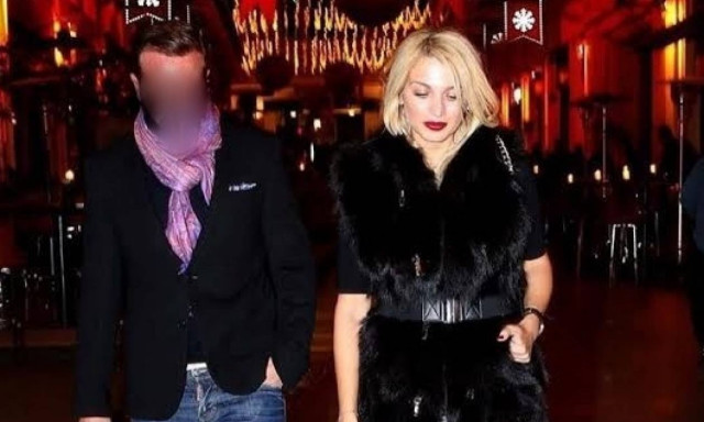 Ποιος είναι αυτός ο άνδρας δίπλα στην Κωνσταντίνα Σπυροπούλου