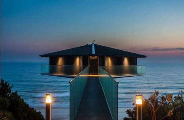 Απίστευτο σπίτι: Επιπλέει στη θάλασσα ή όχι; (pics)